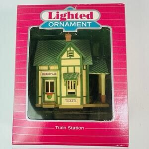 Hallmark Keepsake Magic Lighted Train Station Ornament 1987 Original Box Vintage